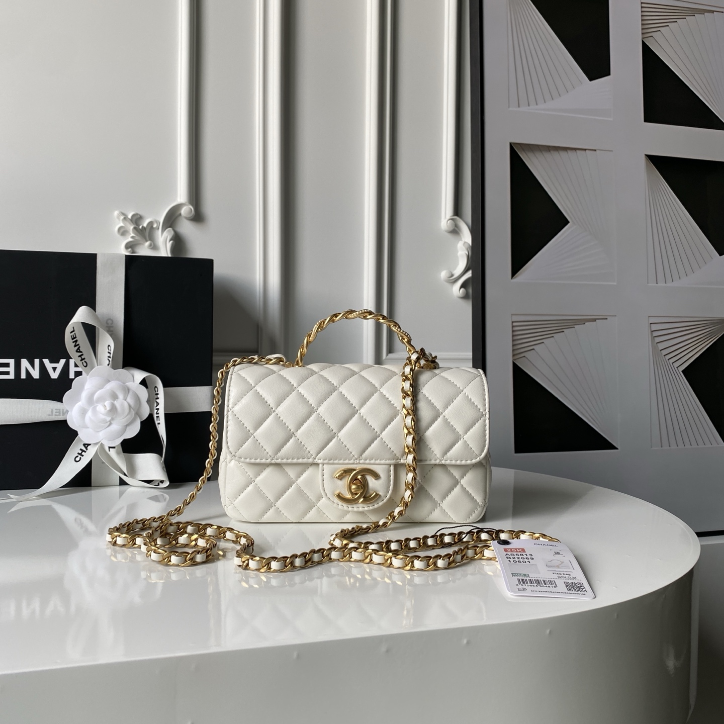 TOP CHANEL Handle Bag Lambskin 12.5x19.5x6 cm - 4 Colors