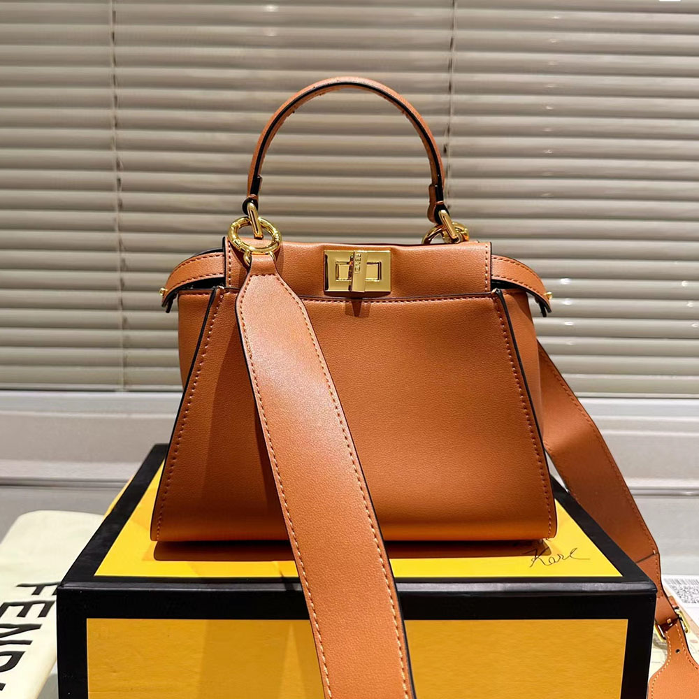 FENDI Peekaboo ISeeU Bag Medium(Replica)