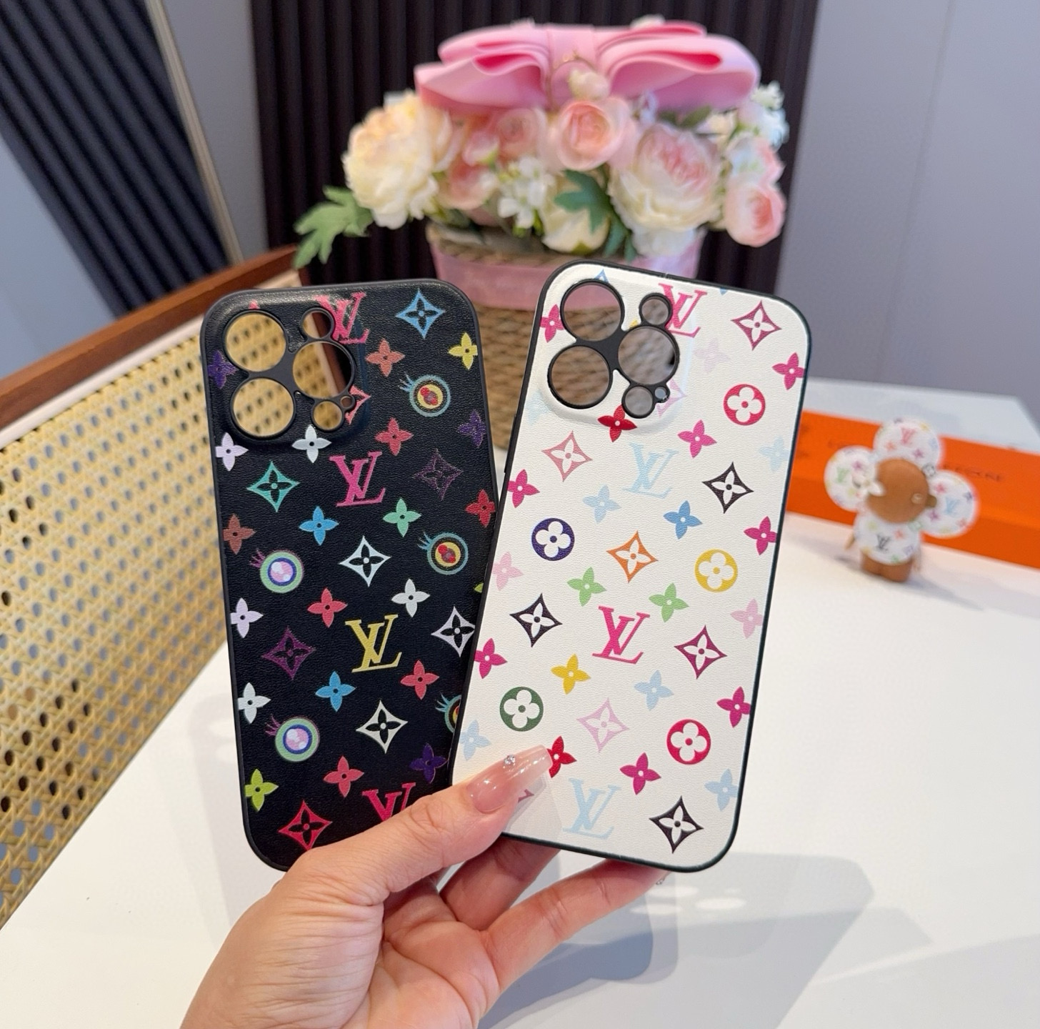 TOP Louis Vuitton LV  Phone Case- 2 Colors