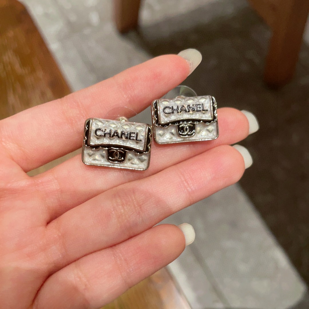 TOP CHANEL  Earrings- White