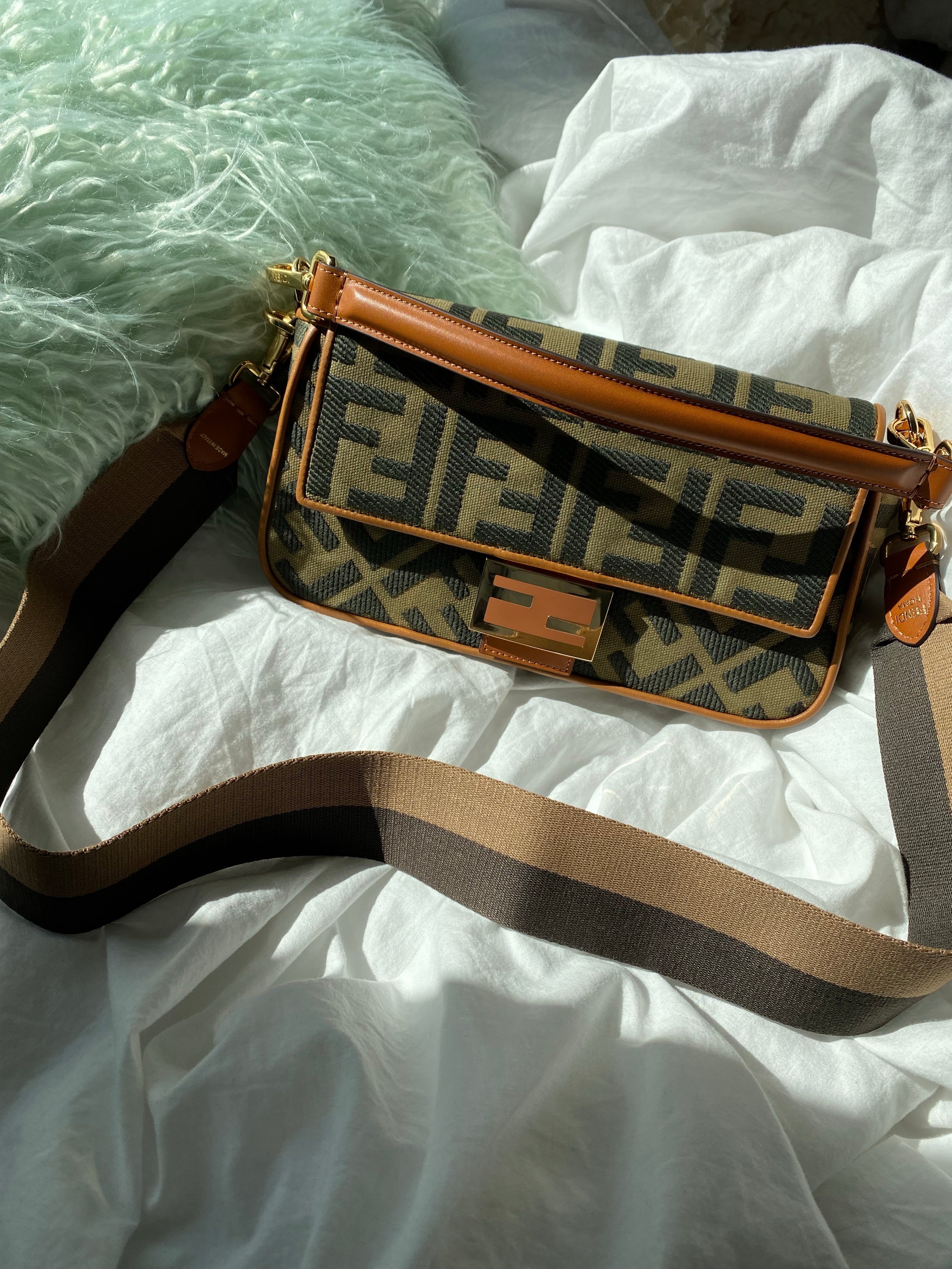 TOP FENDI Baguette Canvas Crossbody Bag - Brown