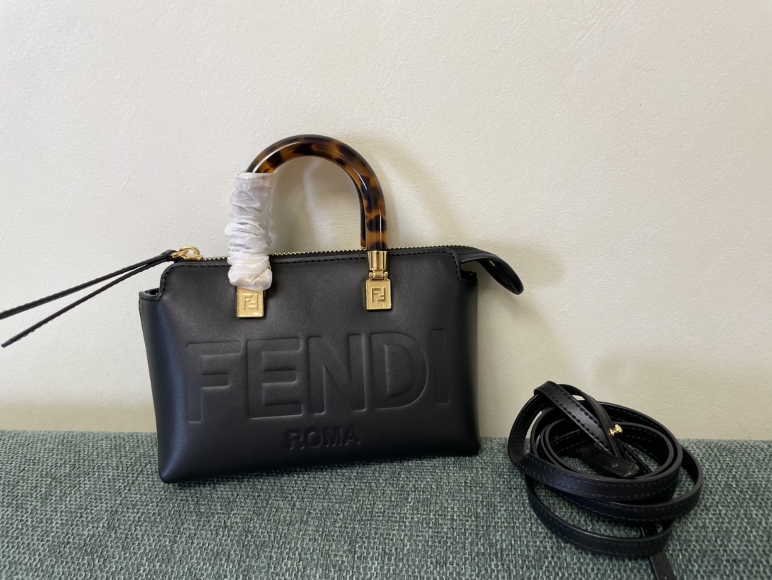 TOP FENDI Mini ByThe Way Boston Bags 17x18x8cm