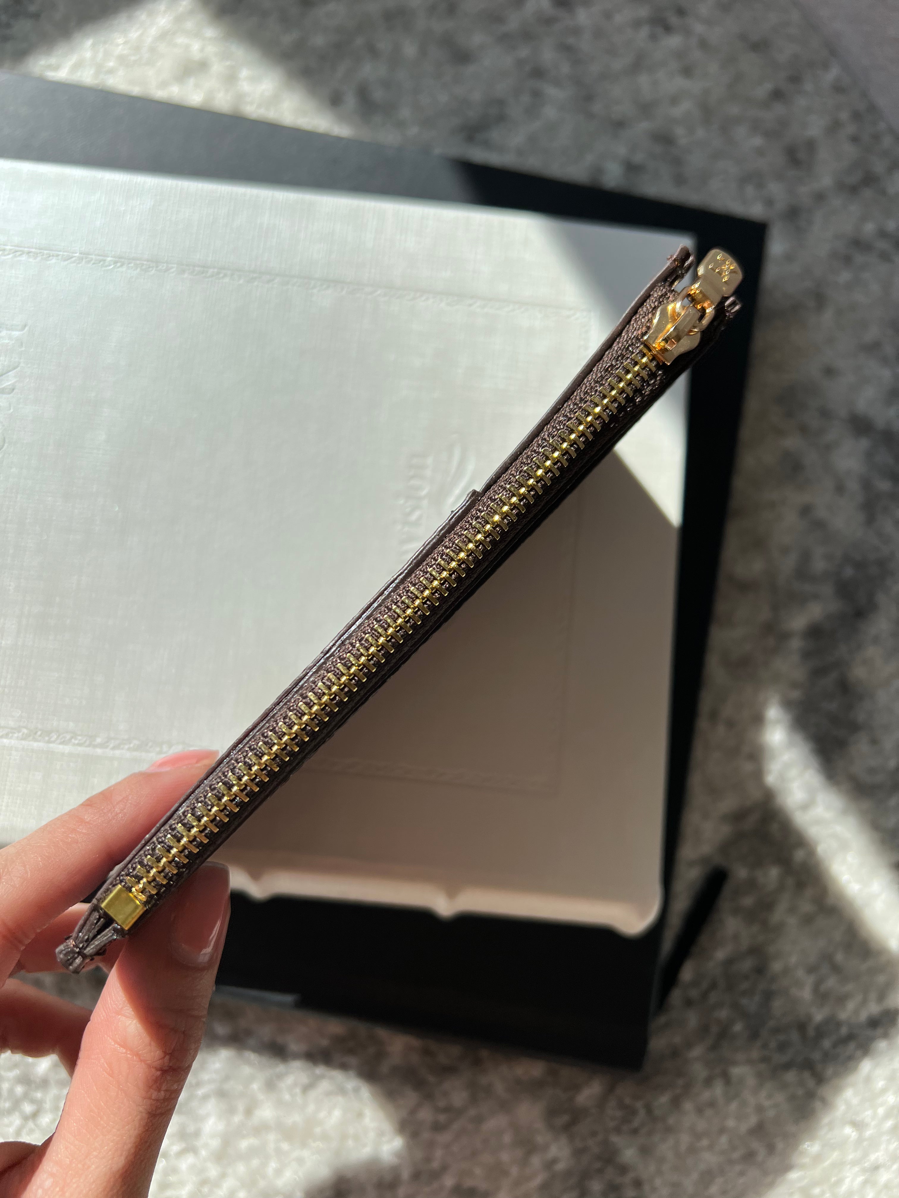 TOP Louis Vuitton LV Damier Ebene Card Case Wallet - Brown