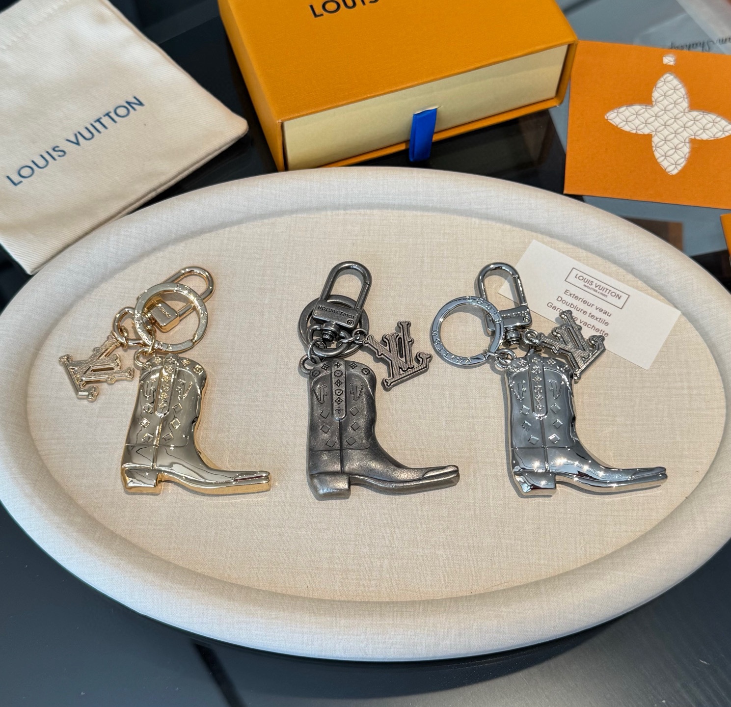 TOP Louis Vuitton LV Boots Key Chain - 3 Colors