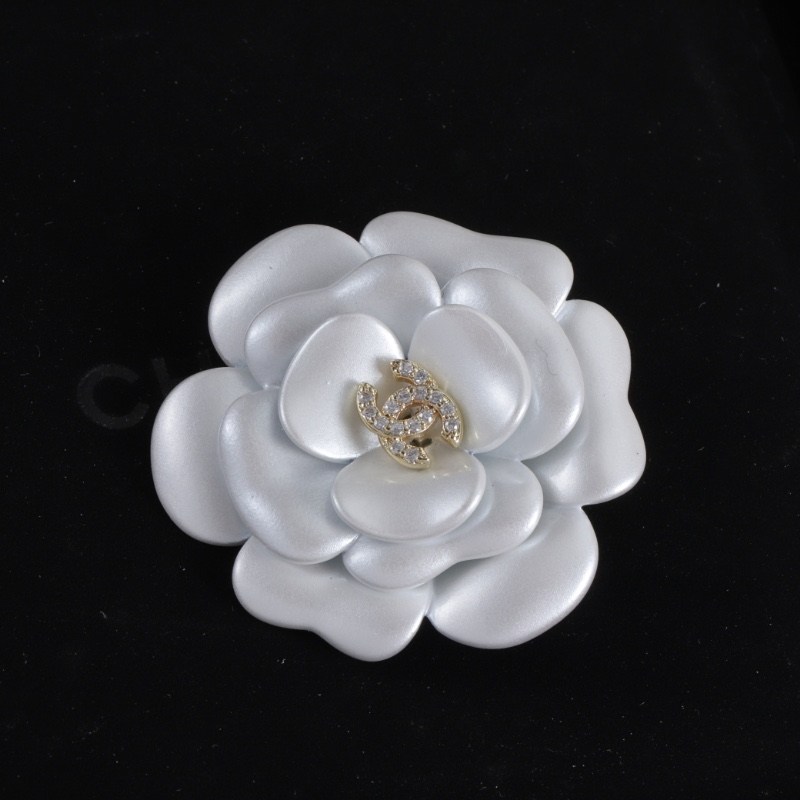 TOP CHANEL CC Brooch - White