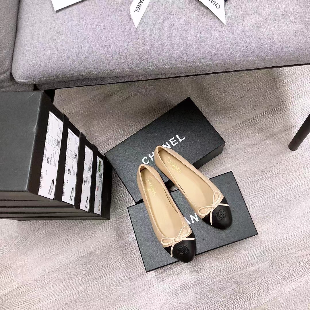 TOP CHANEL Flat Shoes - beige