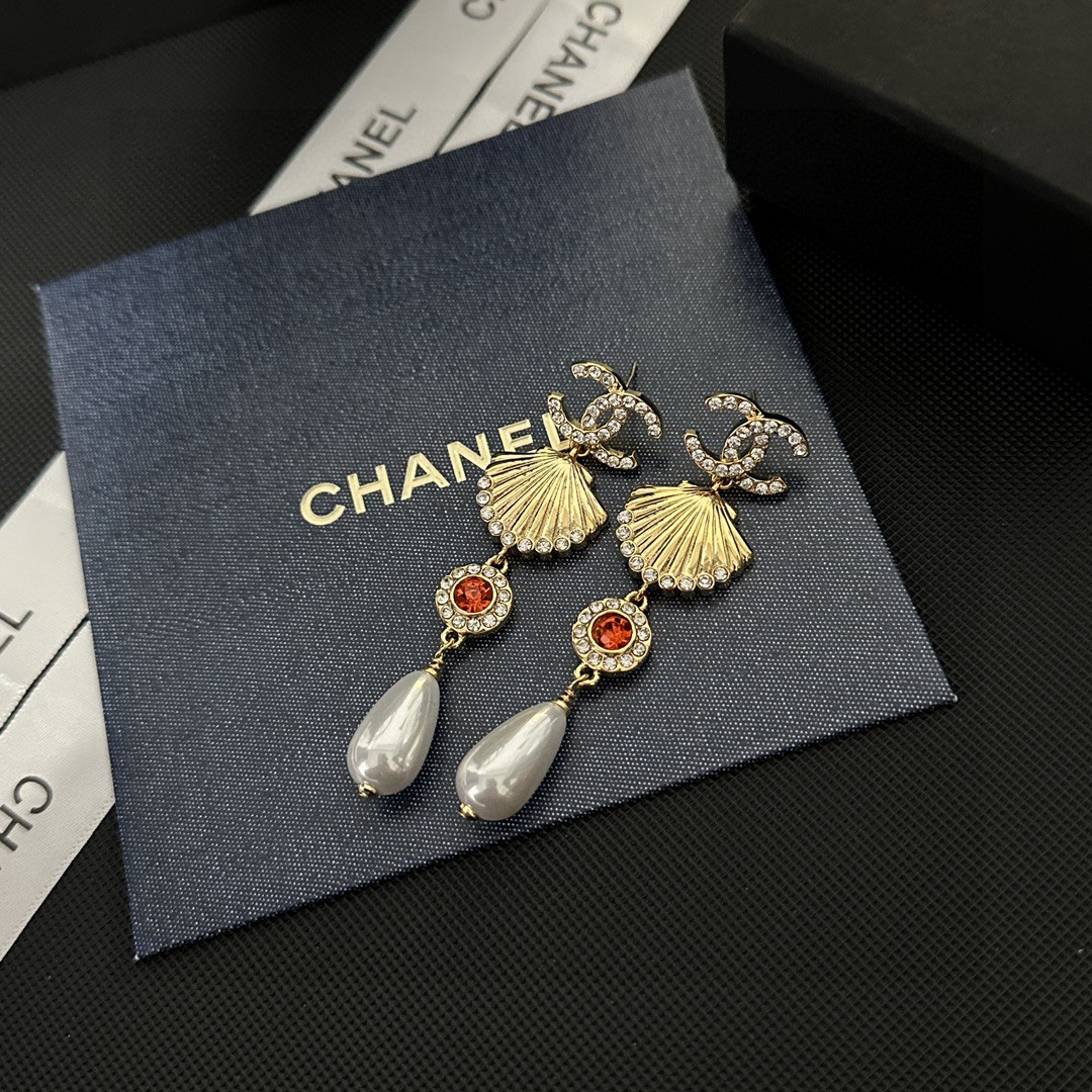 TOP CHANEL Vintage Dounble C Earring