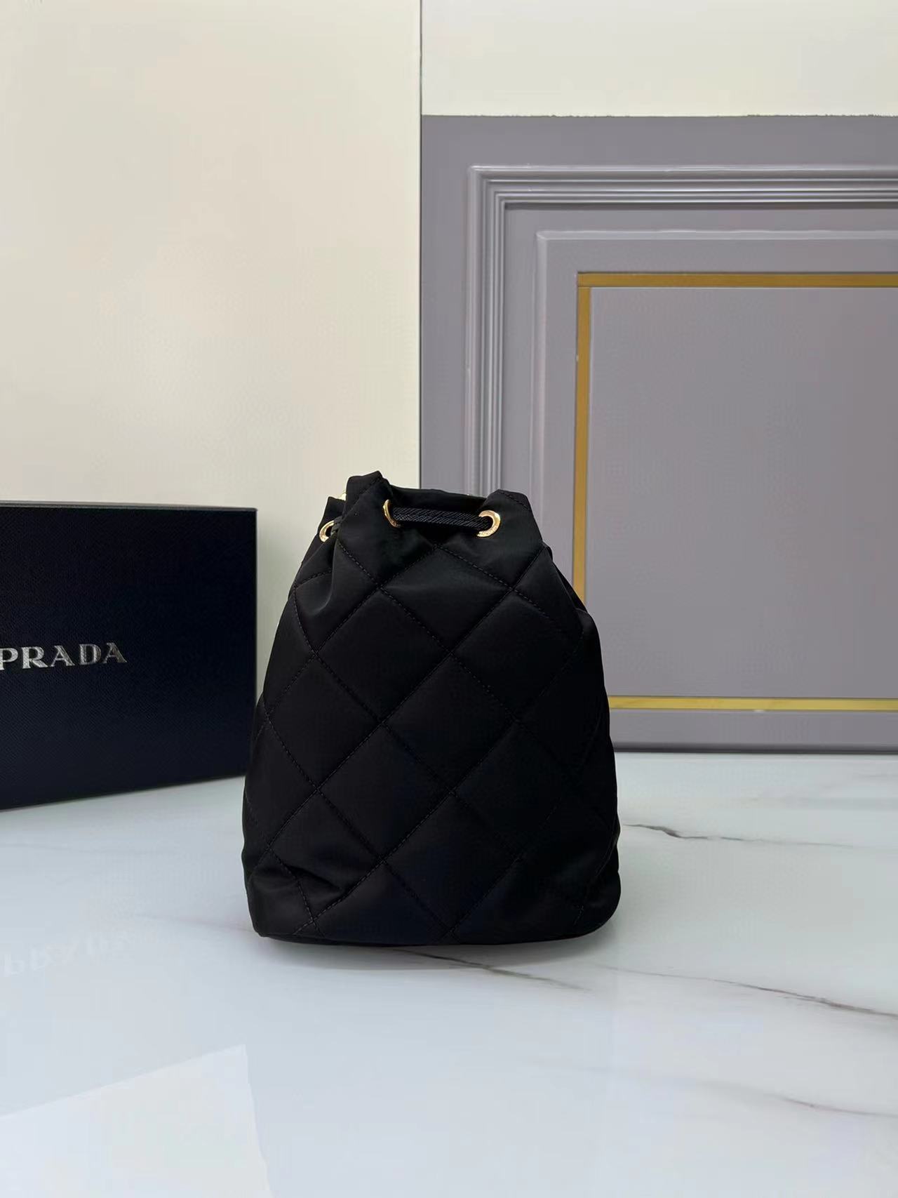 Top PRADA Re-Nylon Bag 22.5x17.5x12cm - Black