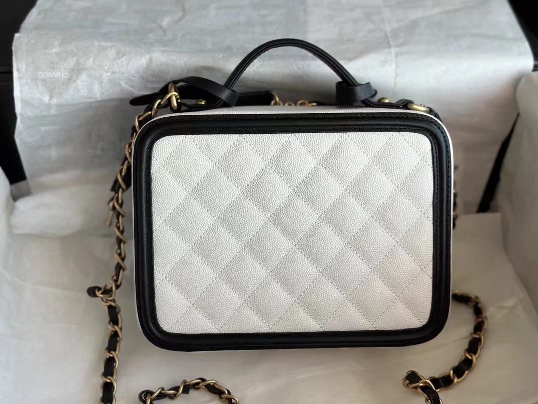 TOP CHANEL Classic Flap Bag w Top Handle Mini Rectangular 21CM- White&Black
