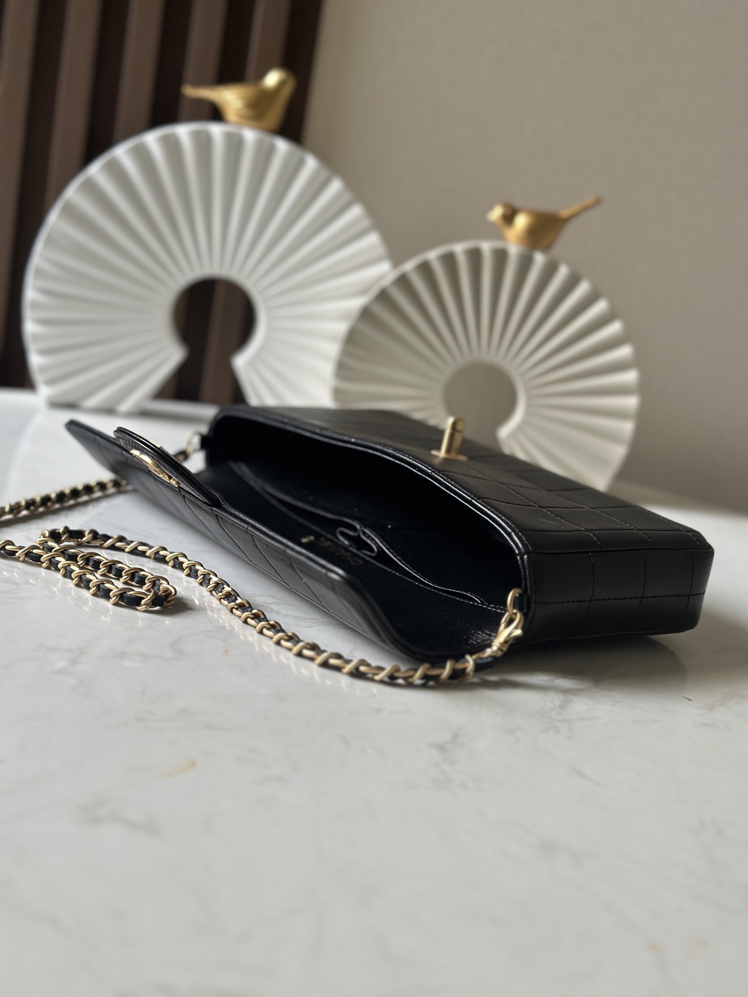 TOP CHANEL Medieval Ice Lattice Underarm Bag Sheepskin 26×13×4cm - 4 Colour