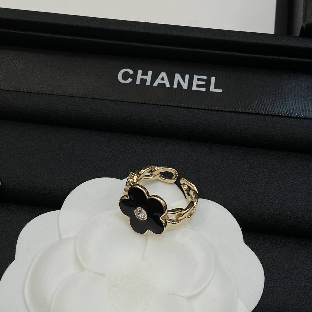 TOP CHANEL Flower Ring - Gold