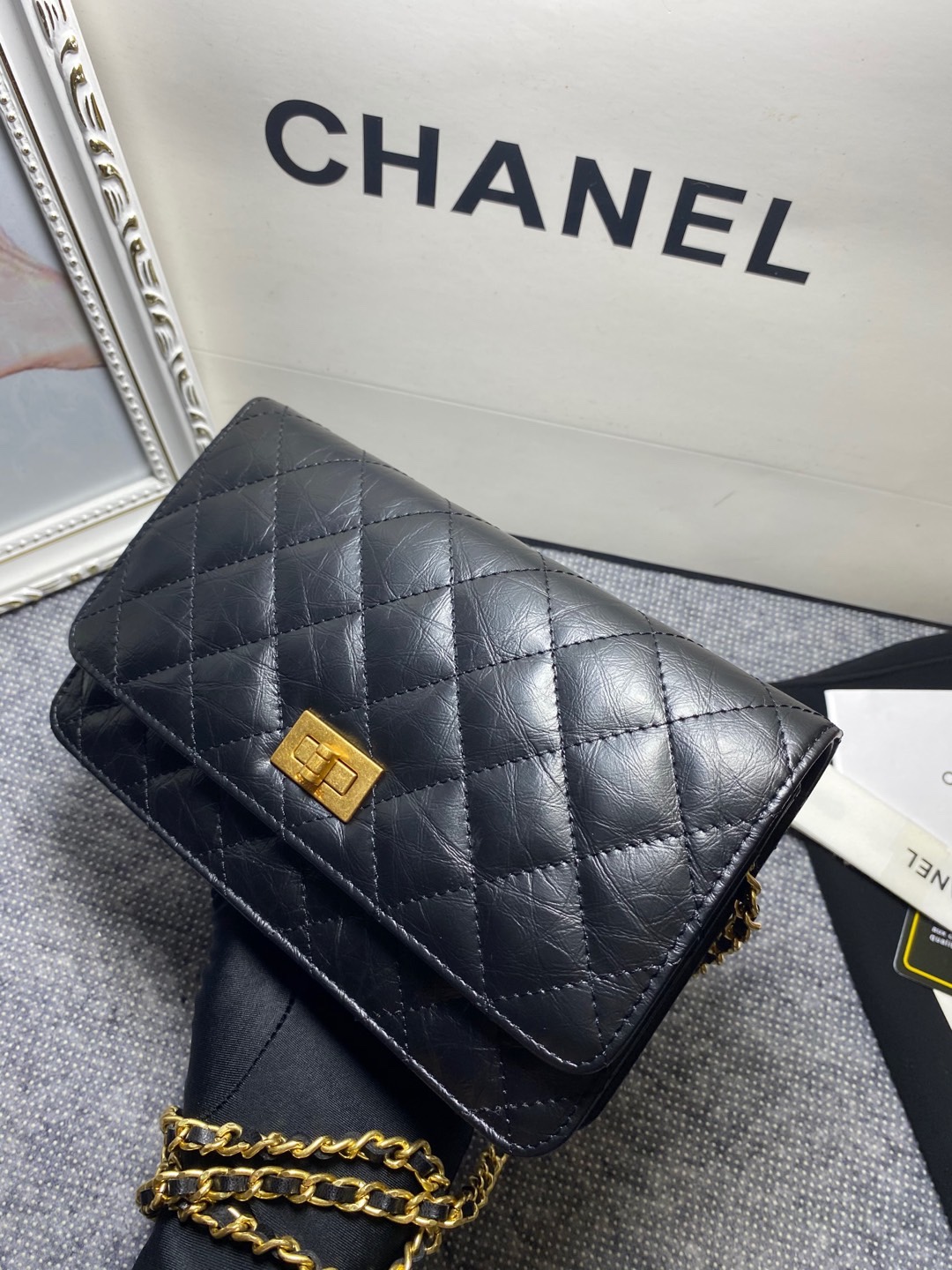 TOP CHANEL WOC Cowhide Bag 19cm - Black
