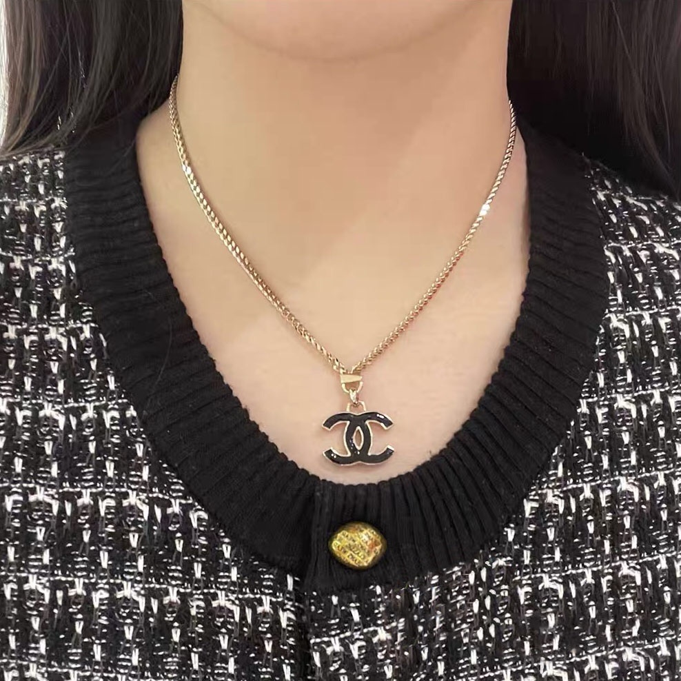 TOP CHANEL CC Enamel Necklace-Black