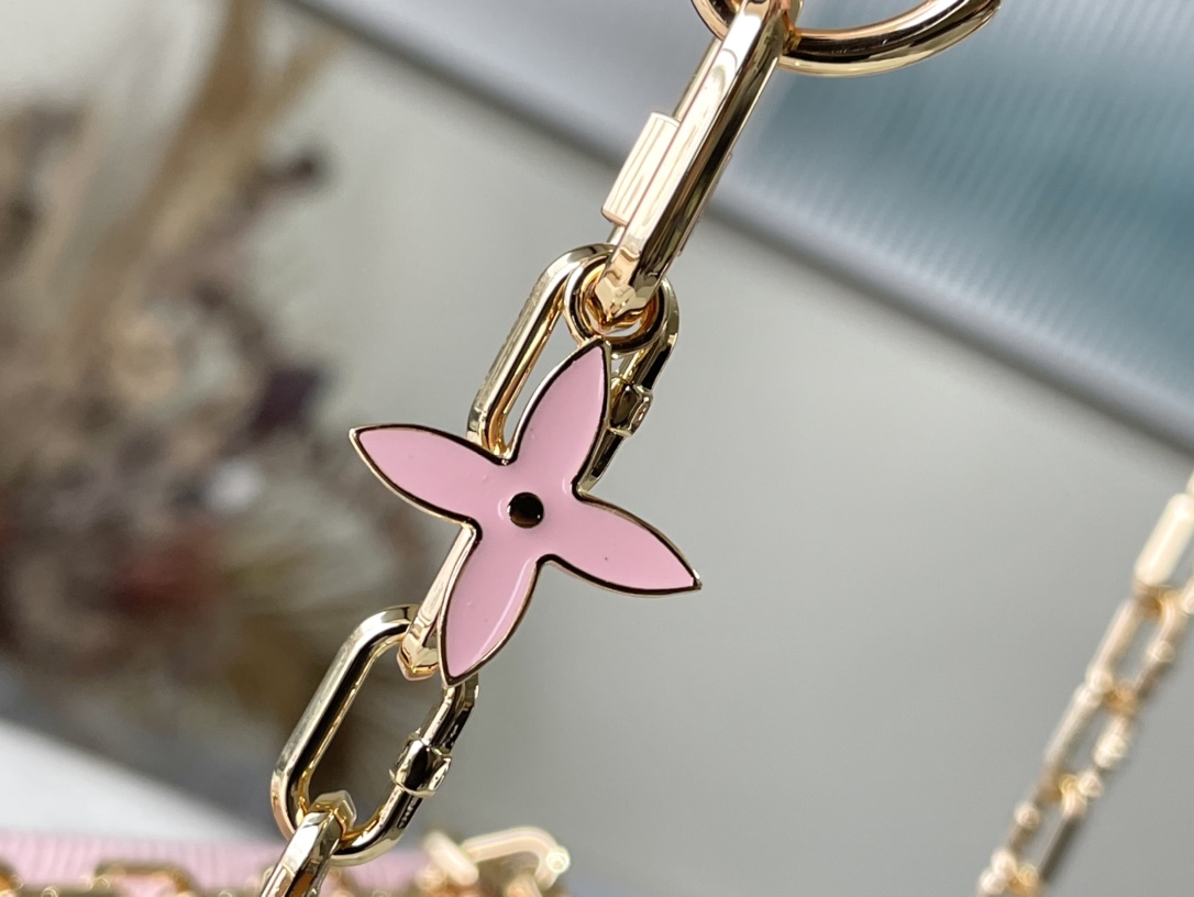 Louis Vuitton Twist MM M21027