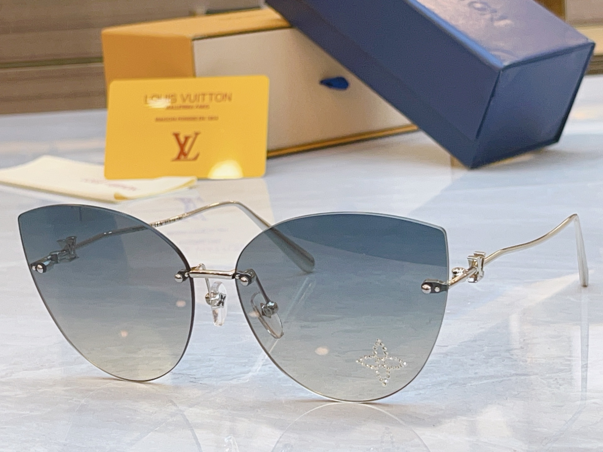 TOP Louis Vuitton LV Sunglasses - 6 Colors