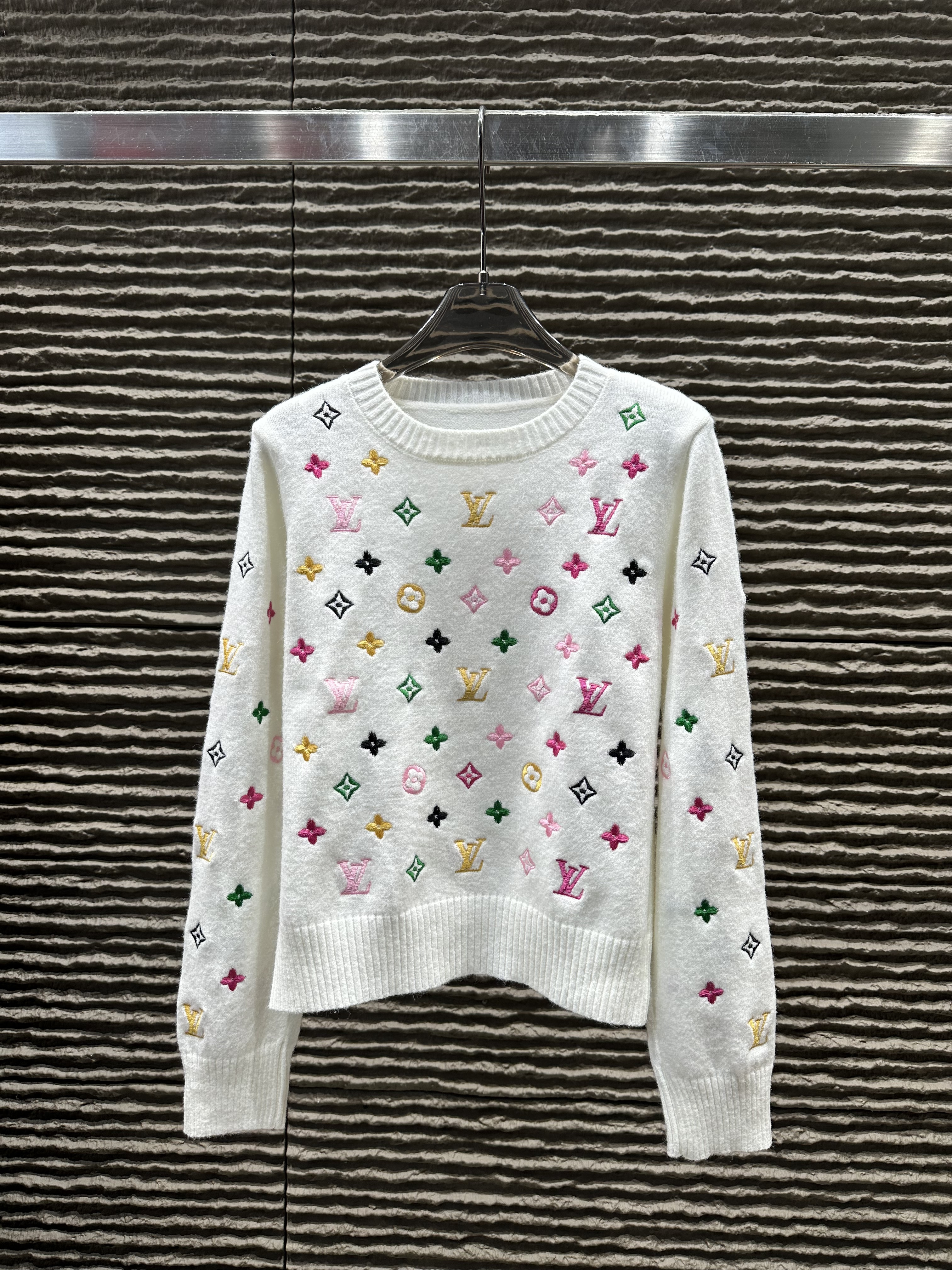 TOP Louis Vuitton LV Sweater -  3 Colors