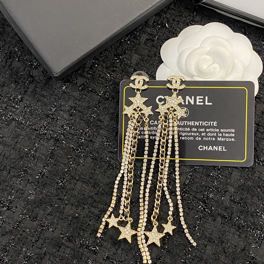 TOP CHANEL Lambskin Leather Chain Diamond Star Tassel Earrings - Gold
