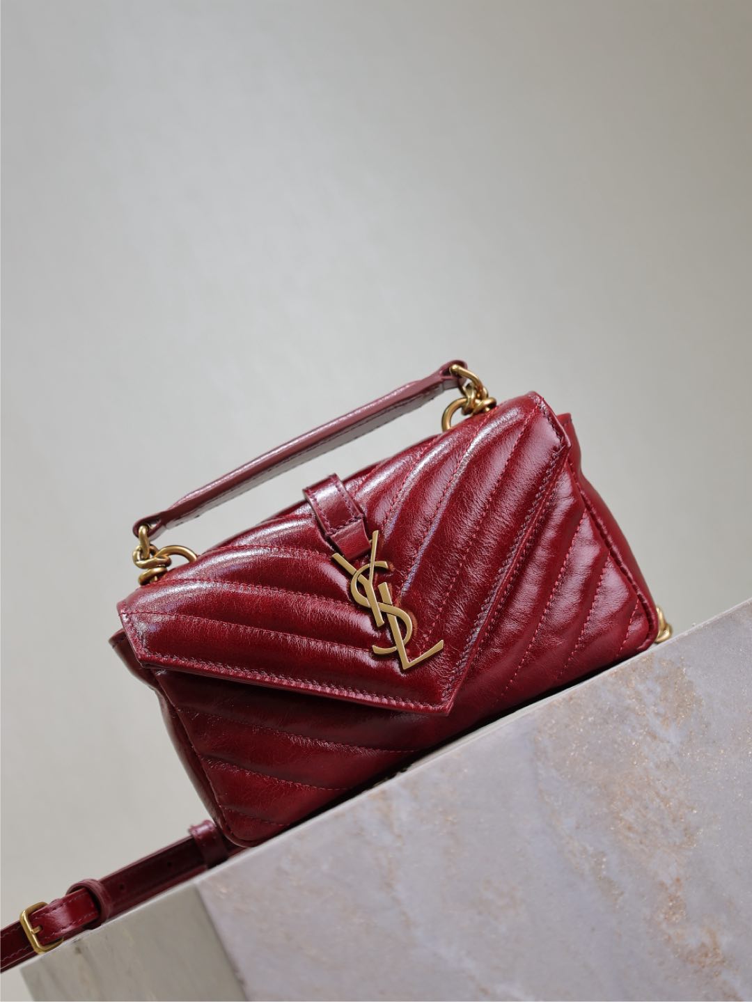 TOP Yves Saint Laurent YSL Oil Wax Leather Chain Messenger Bag 20×13×3cm - Red