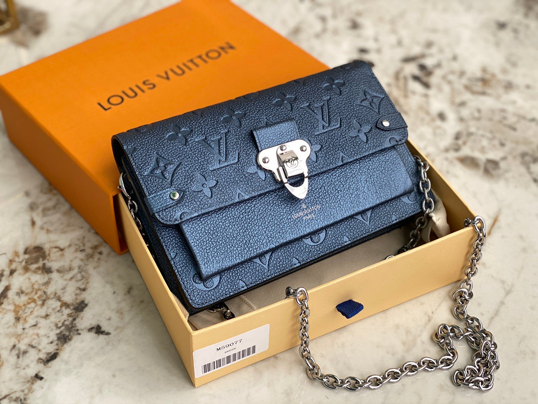 TOP Louis Vuitton LV L*V Vavin WOC Empreinte 19 x 12.5 x 4 cm - Pearly Blue