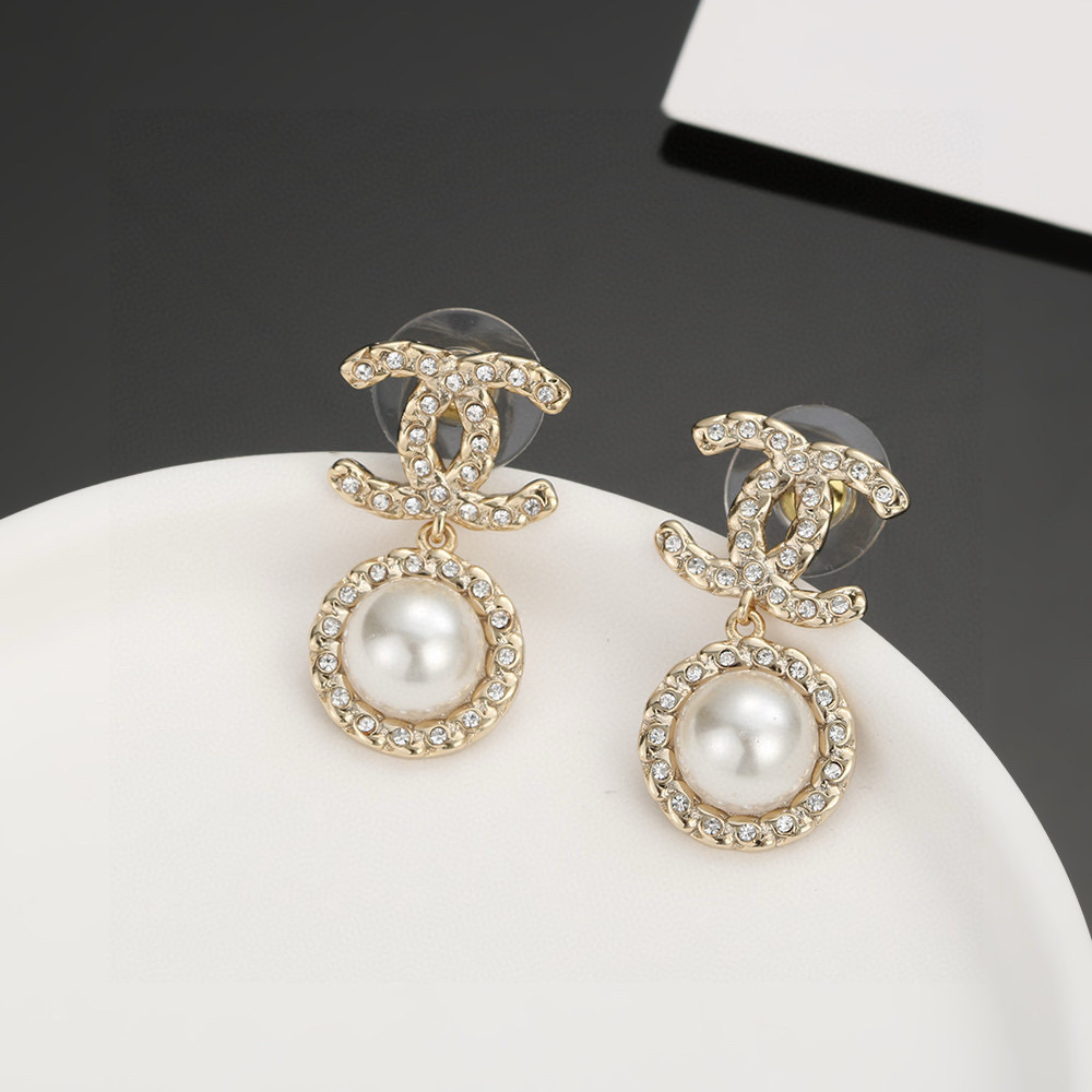 TOP CHANEL Pearl Earrings - Gold&White