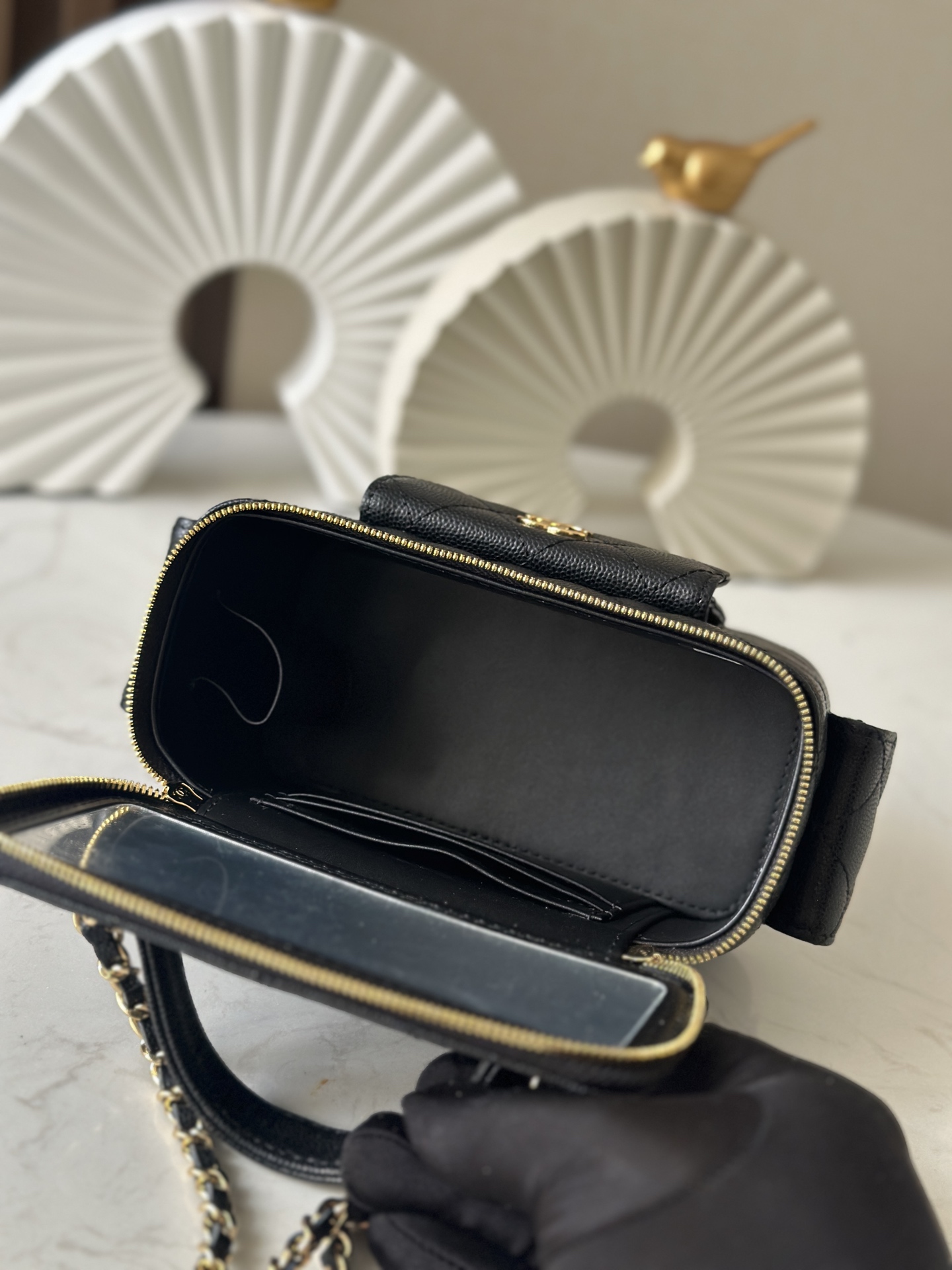 TOP CHANEL Vanity Case Bag 17cm - Black