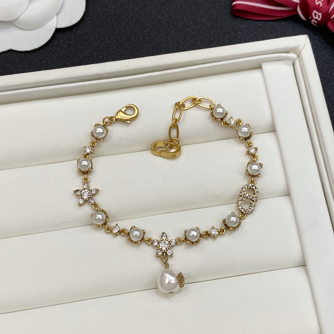 TOP Christian Dior CD Pearl Bracelet - Gold