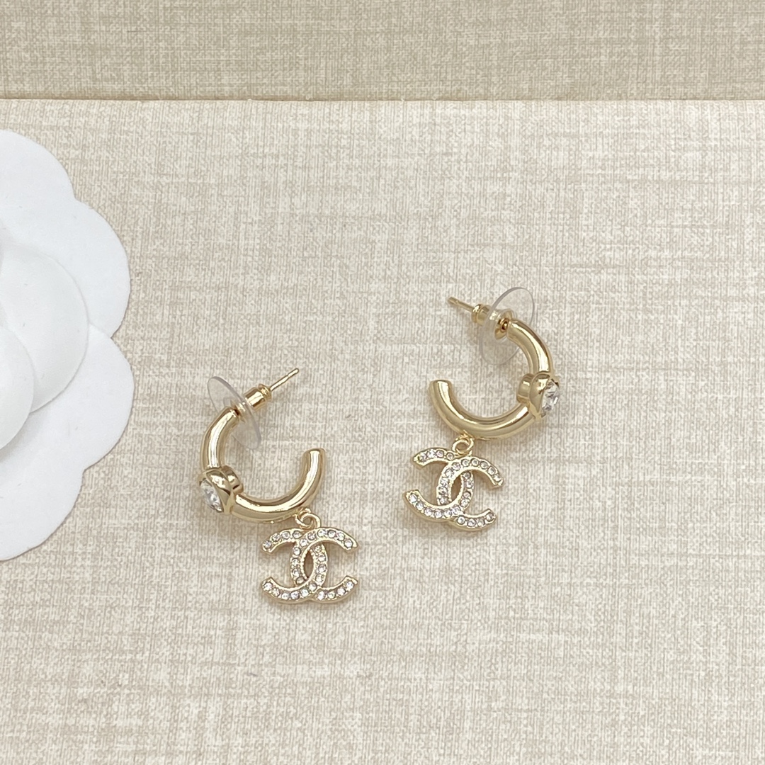 TOP CHANEL CC Earrings - 2 Colors