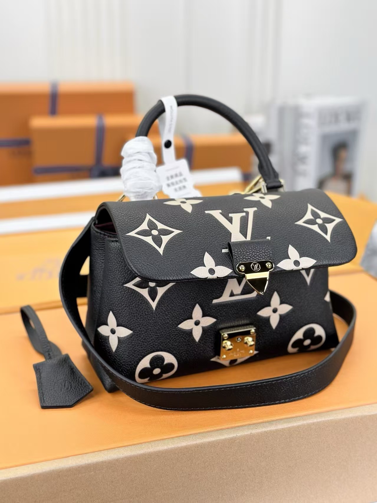 TOP Louis Vuitton LV Madeleine BB Bag  - Black