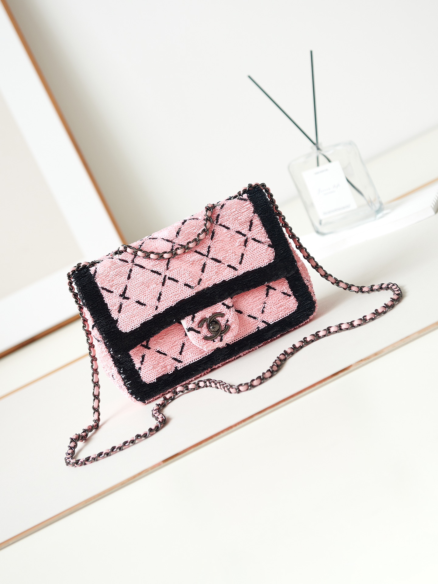 TOP CHANEL Flap Bag with Sequins - Pink