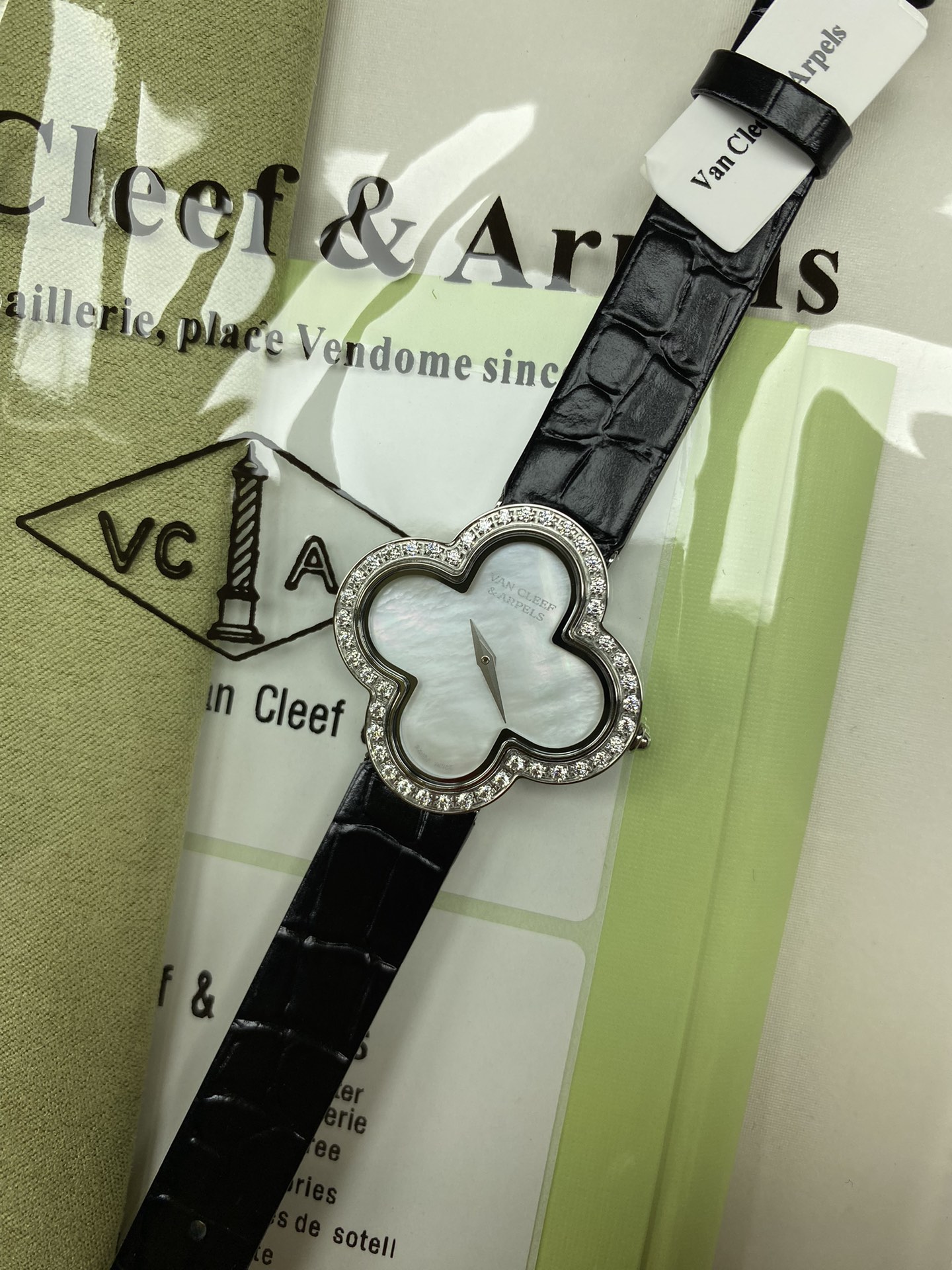 TOP Van Cleef & Arpels Watch - Black