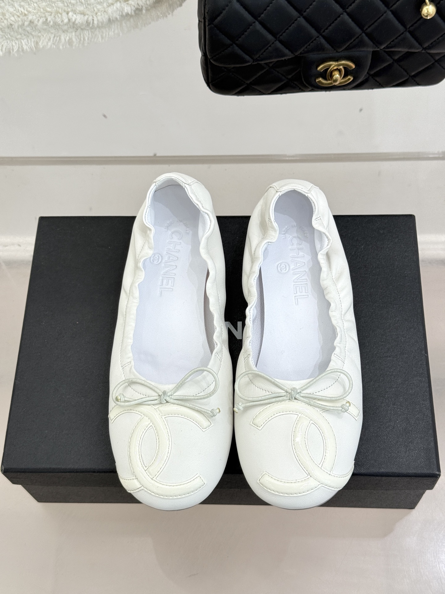 TOP CHANEL Flat Shoes with Bow - White