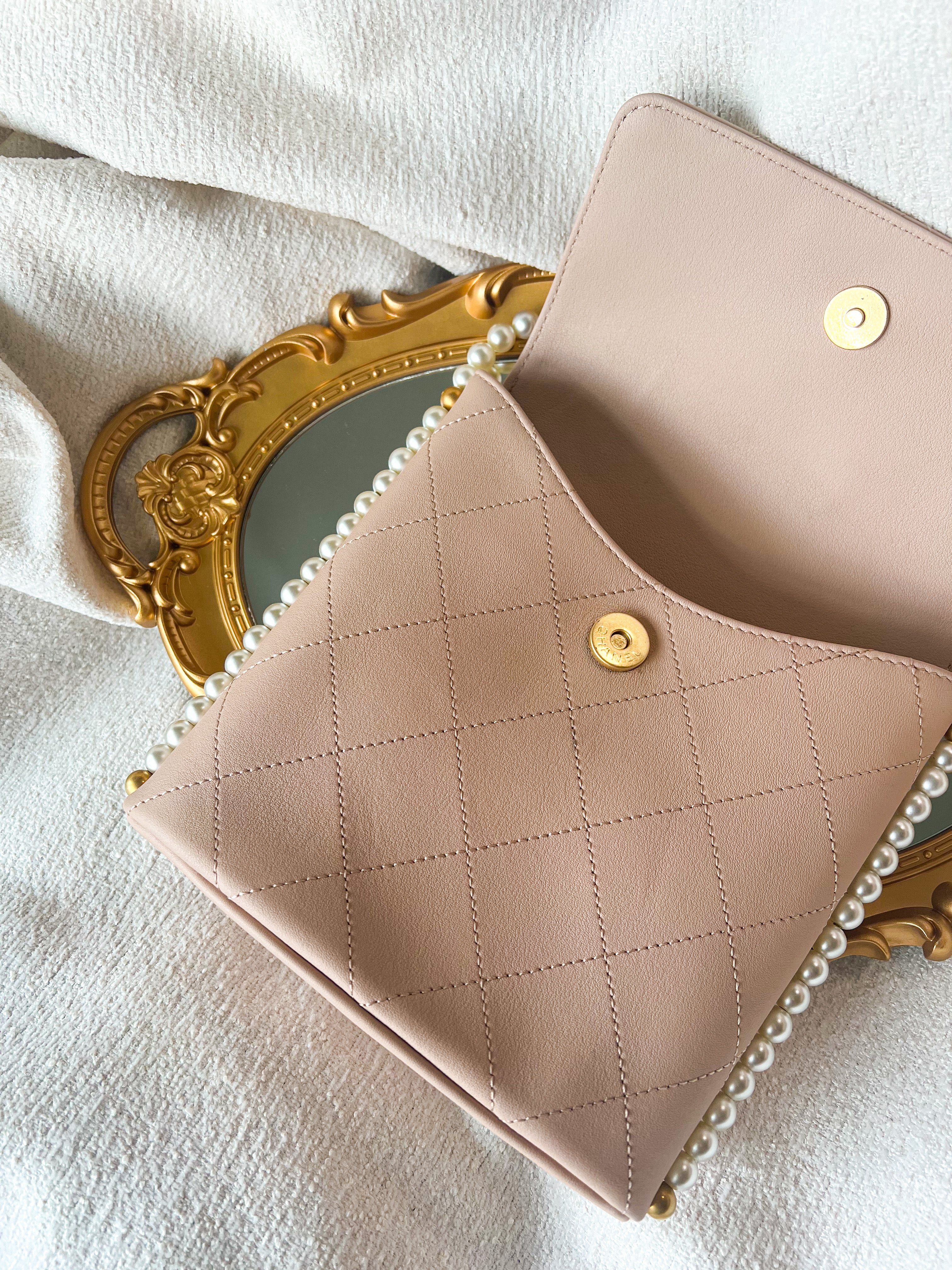 TOP CHANEL Hobo Bag Imitation Pearls Small - Beige