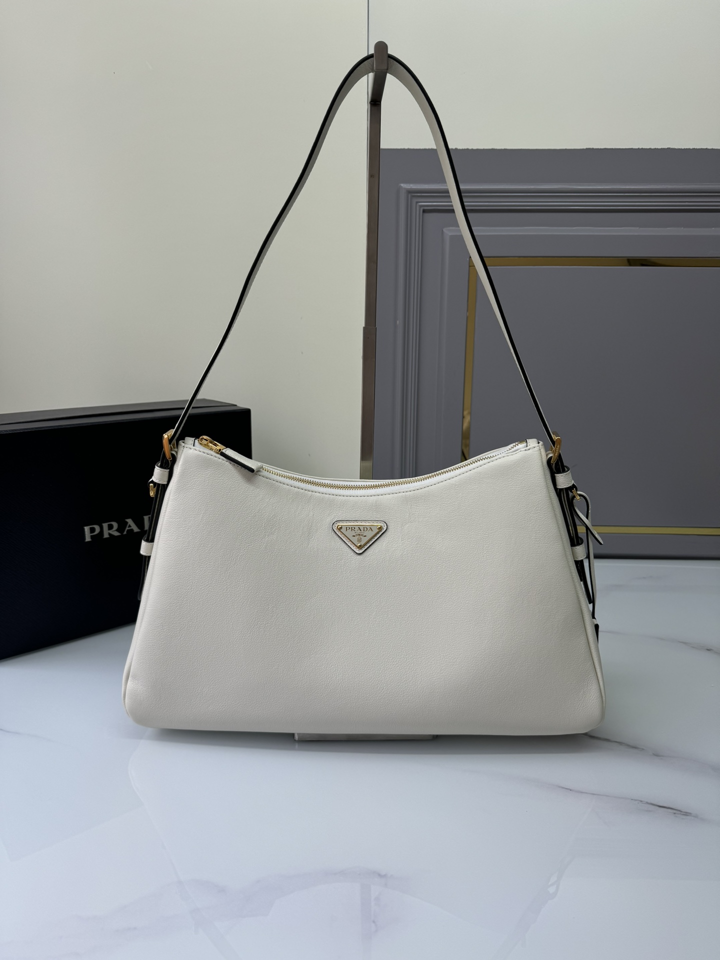 TOP PRADA Re-edition 2005 Saffiano Leather Hobo Bag 39 x 24 x 11.5 cm - 5 Colors