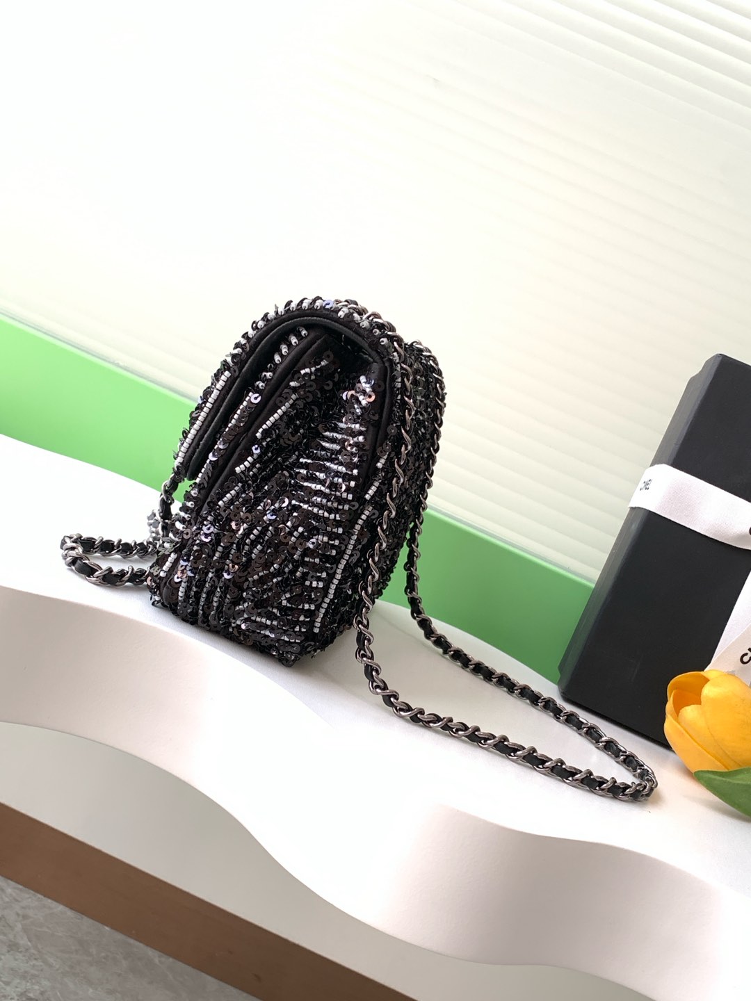 TOP CHANEL White Sequin Flap Bag 20cm - Black