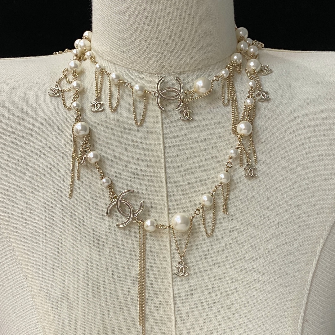 TOP CHANEL Long Necklace - Gold