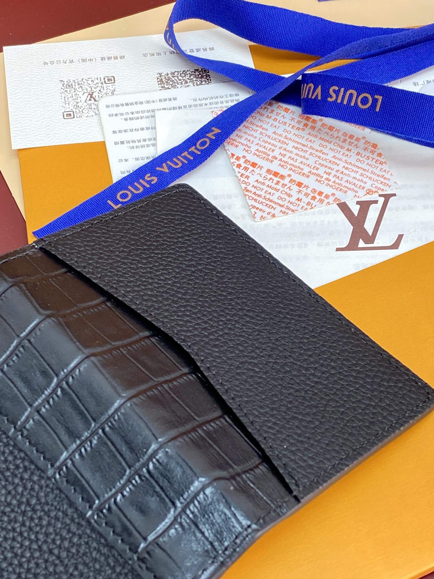 TOP Louis Vuitton LV Men's Card Holder with Crocodile Leather 8x11x1cm - Black