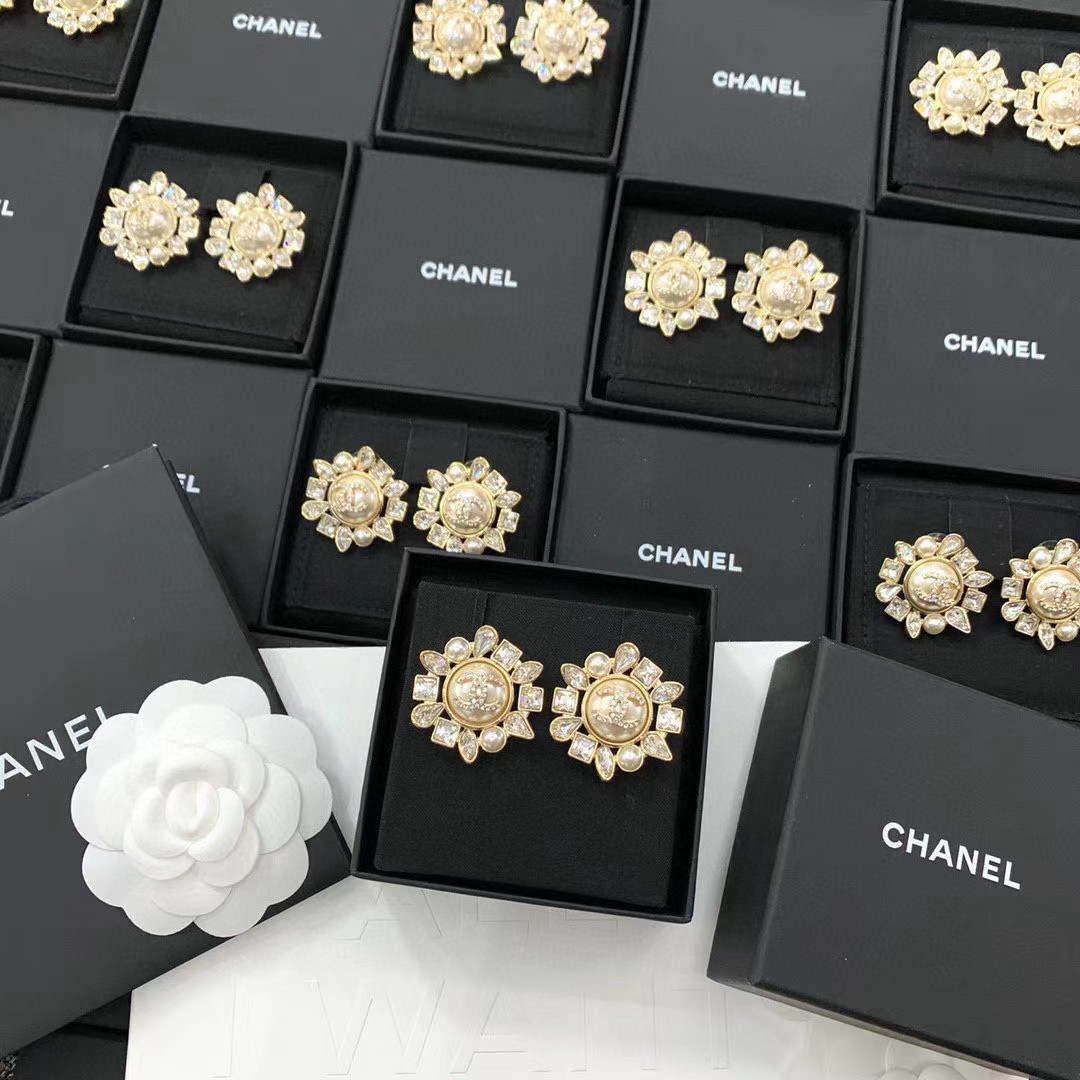 TOP CHANEL Sunflower Earrings