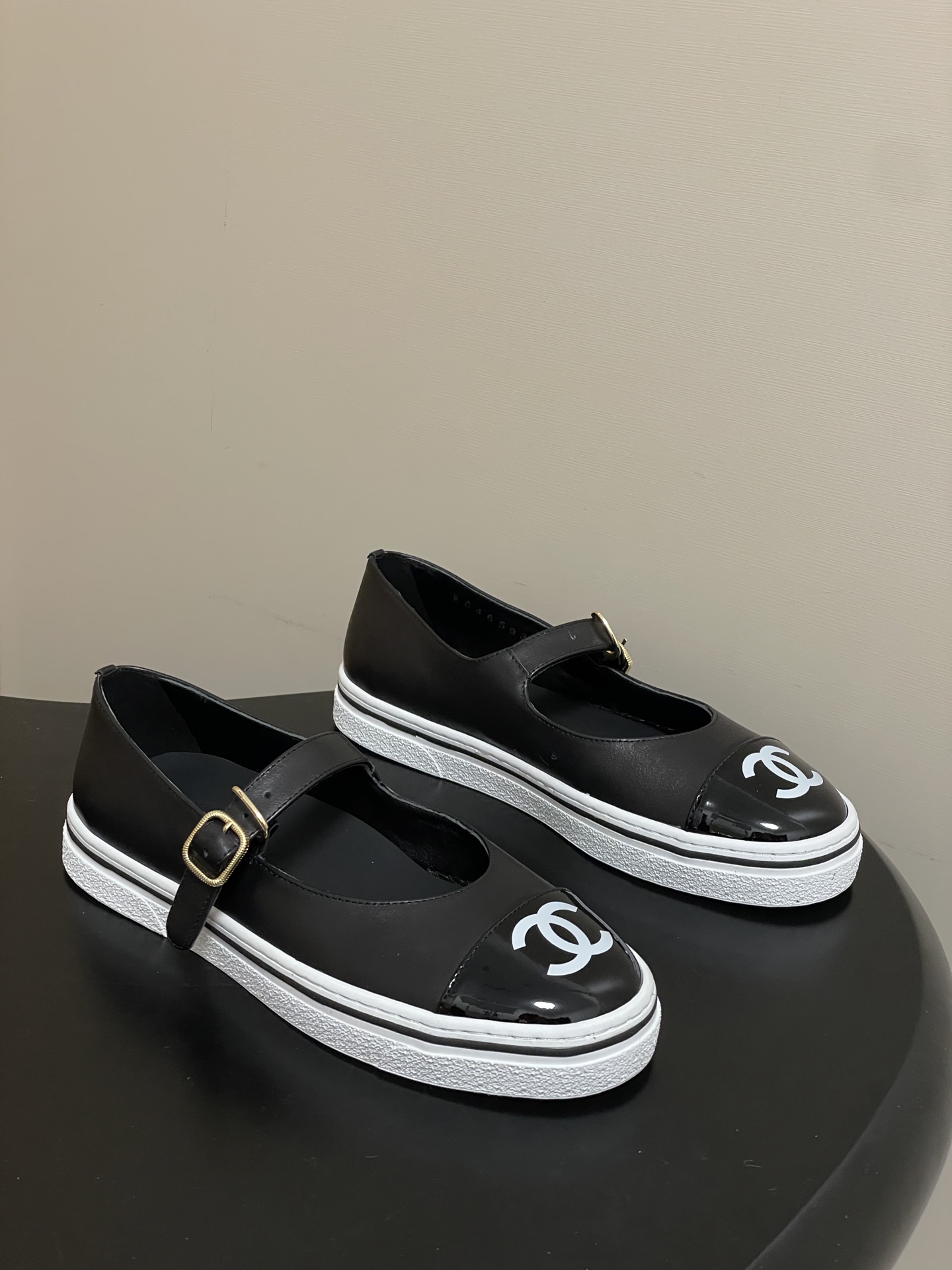 TOP CHANEL Flat Shoes - 4 Colors