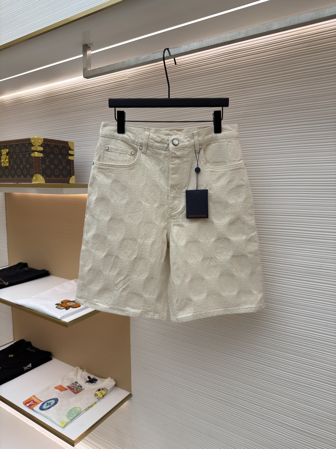 LOUIS VUITTON 字母凹凸棋格提花珠扣牛仔短裤