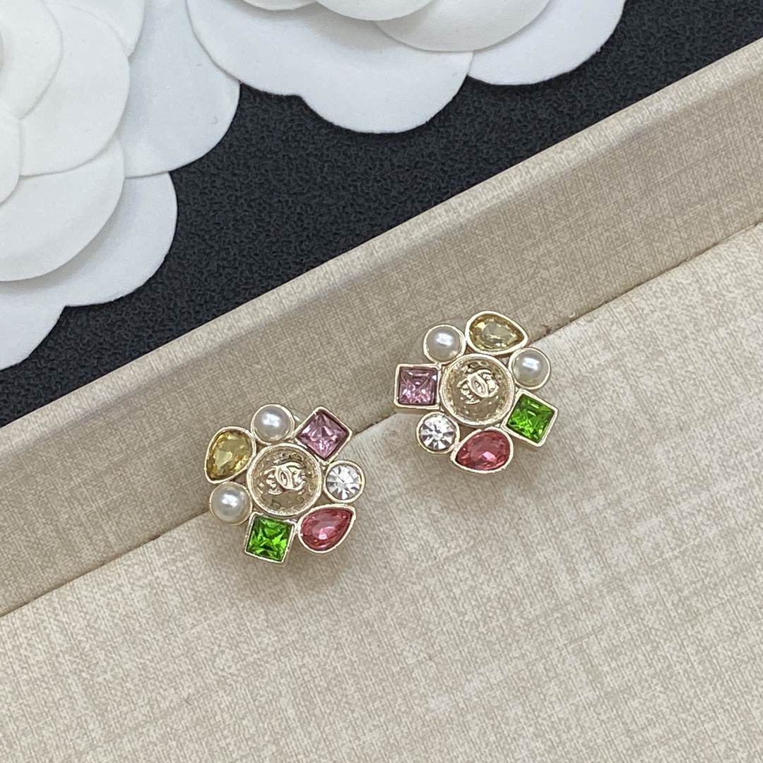 TOP CHANEL  Earrings - Gold