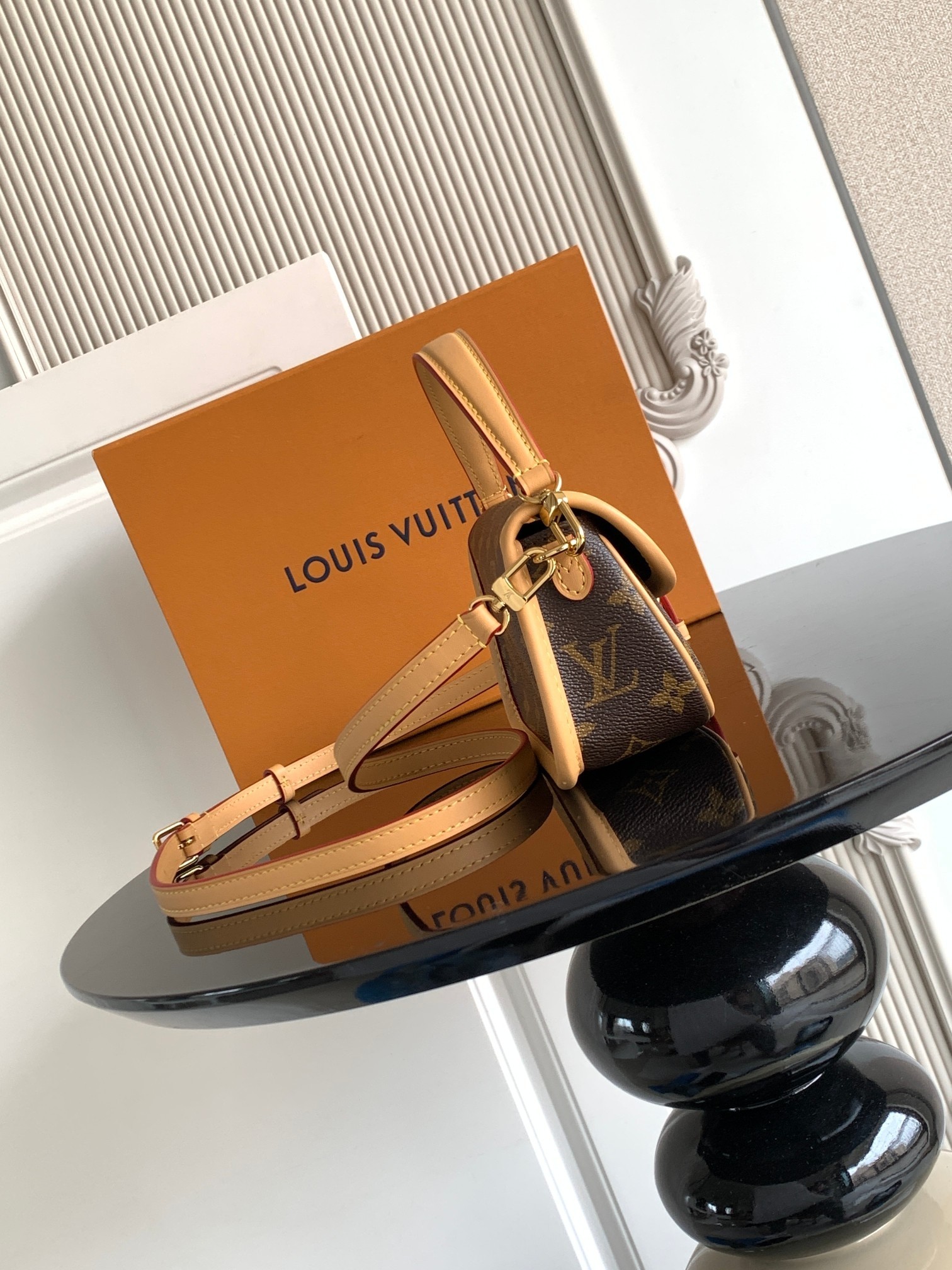 TOP Louis Vuitton LV Monogram Diane Bag 19 x 10.5 x 6 cm - Brown