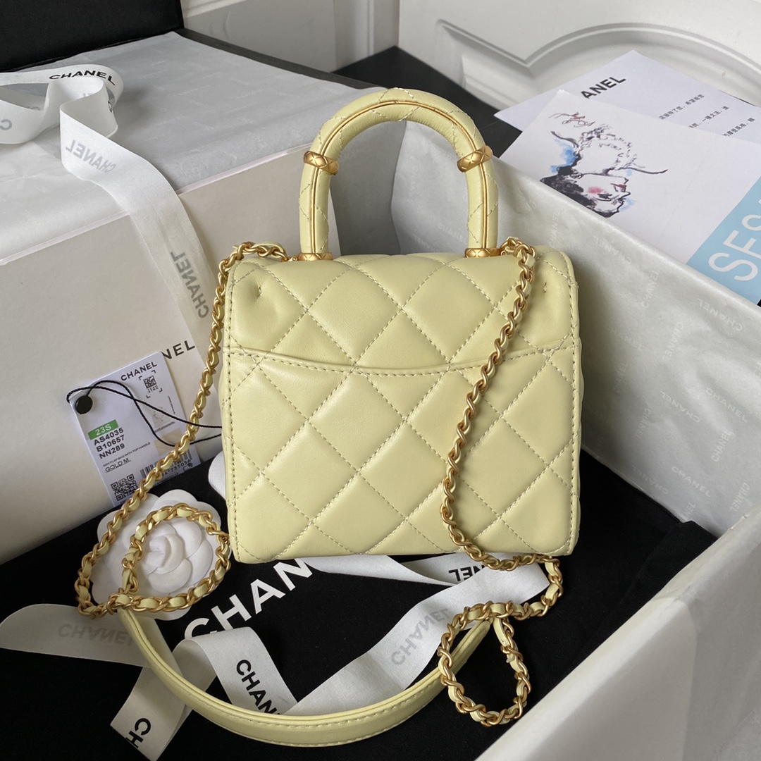 TOP CHANEL Lambskin Small Clutch 15*15.5*7.5 cm - Light Yellow