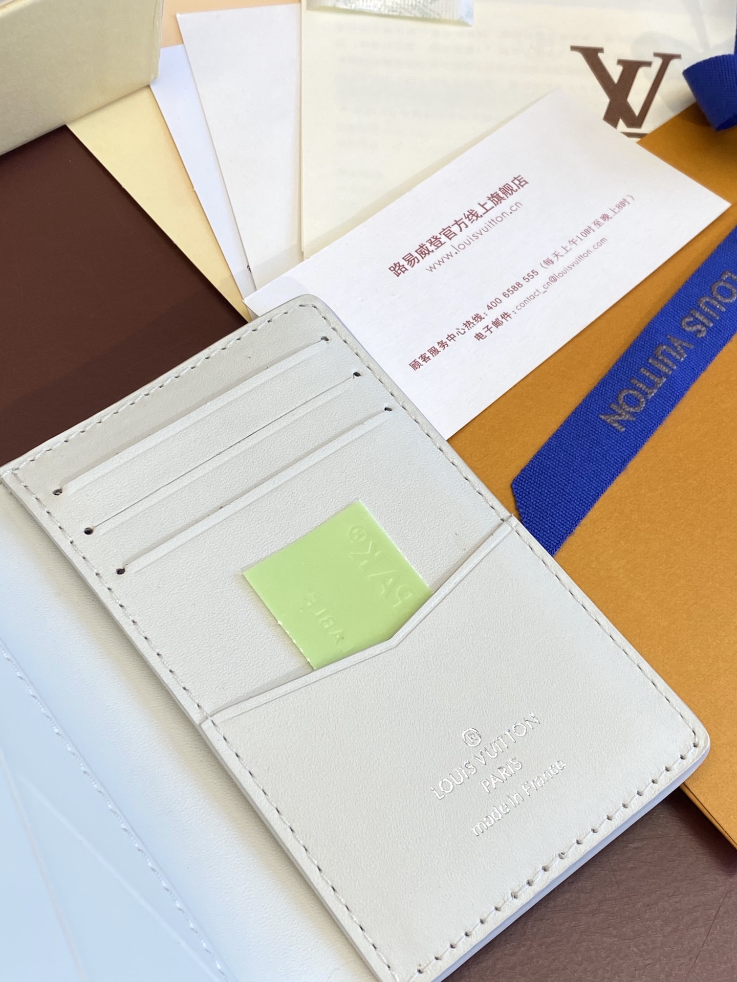 TOP Louis Vuitton LV Taurillon Card Bag Monogram Cowhide 11*7.5*1cm - White