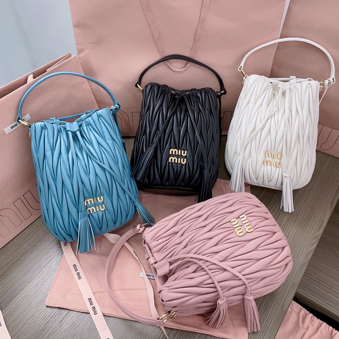 TOP Miu Miu Lambskin Classic Matelasse Texture Embroidery Bag 17 x 15 x 10 cm/20 x 18 x 14 cm - 5 Color