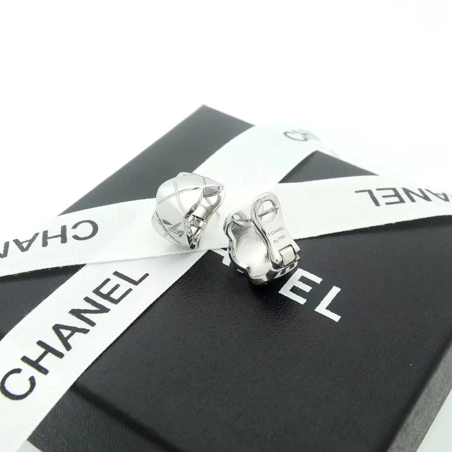 TOP CHANEL Earrings - 3 Colors