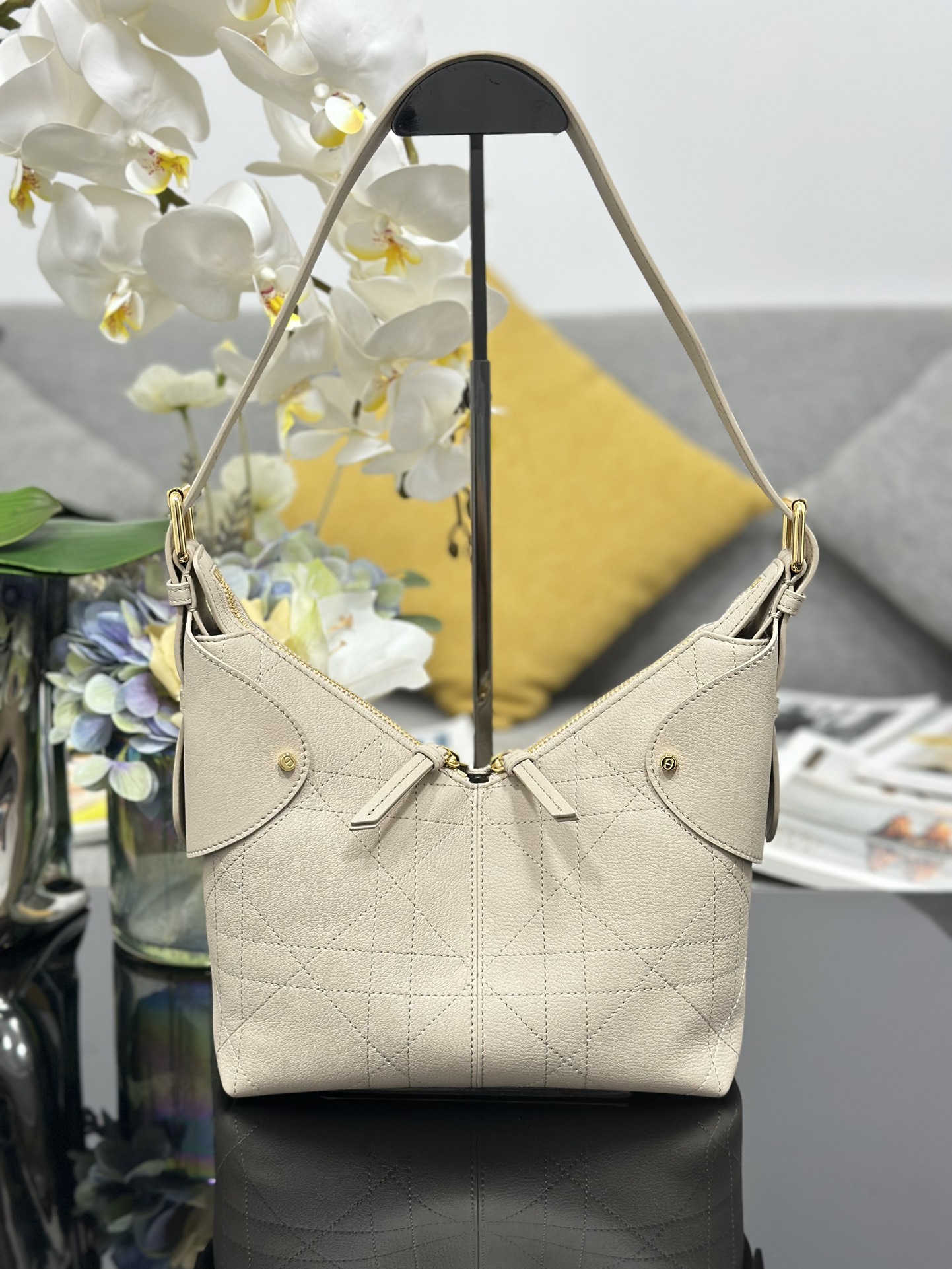 TOP Christian Dior Voyage Bag Cowhide 22x15x9.5cm - Beige