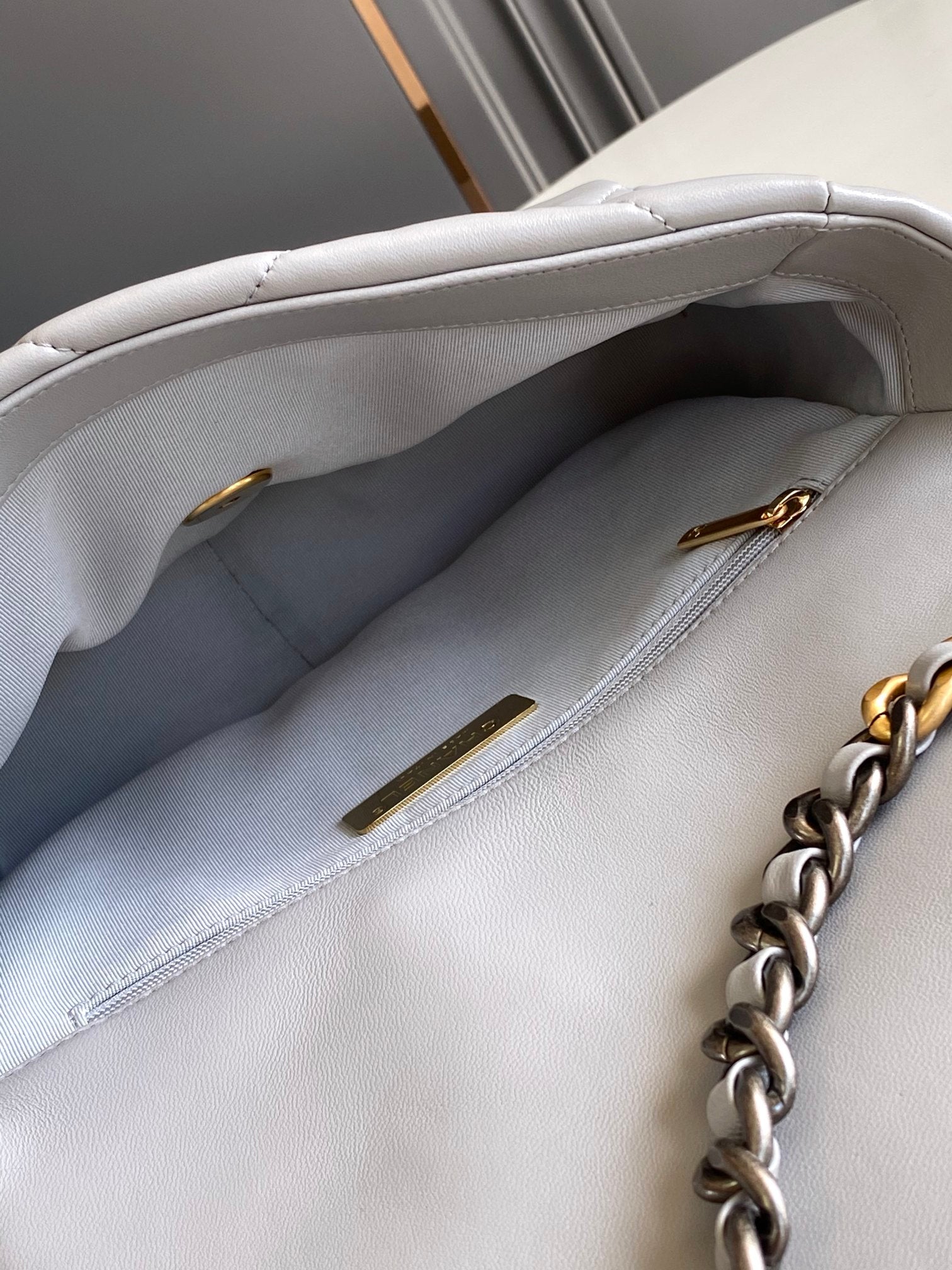 TOP CHANEL 19 Bag Small 26cm - Light Grey