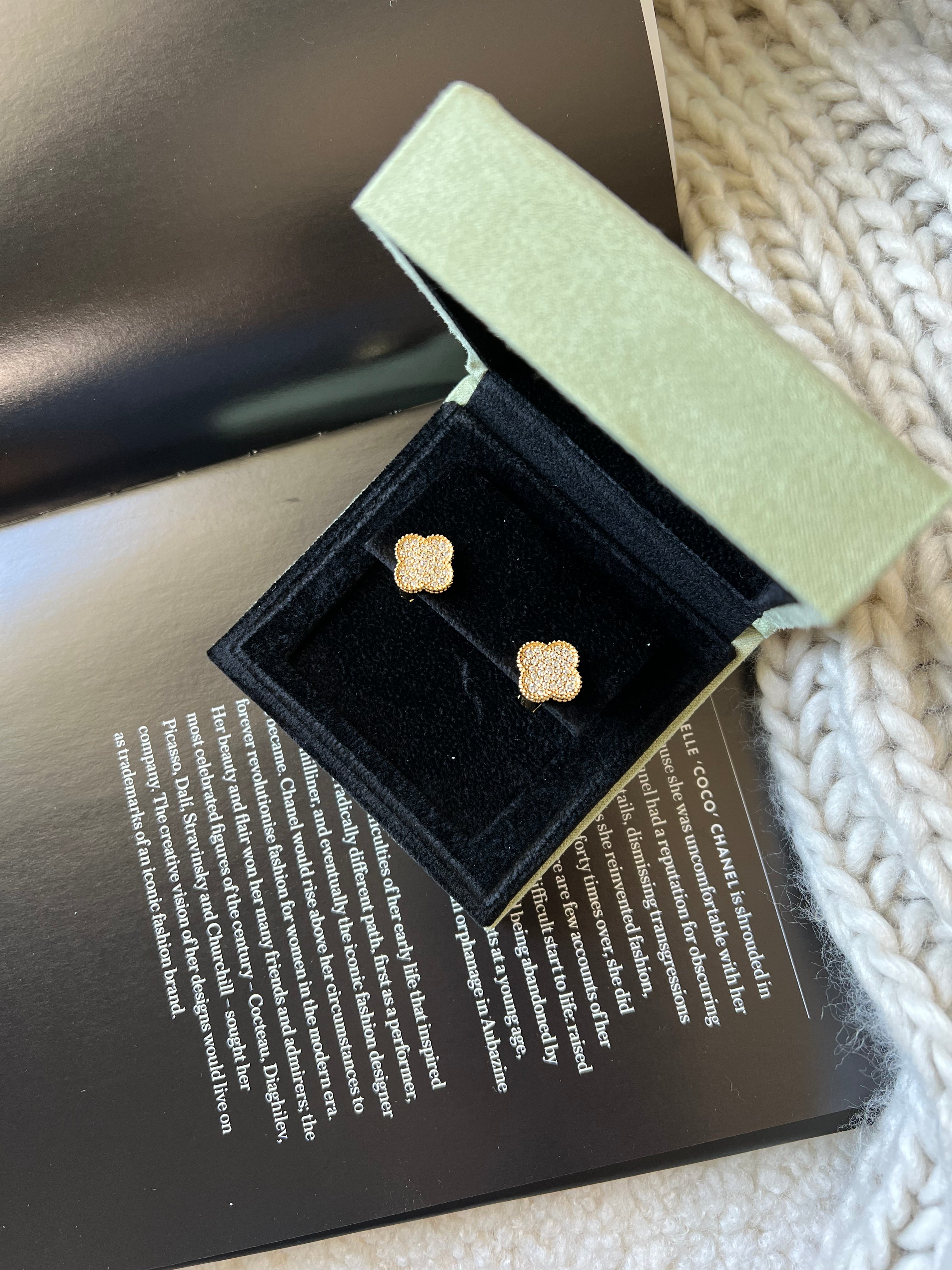 TOP Van Cleef & Arpels VCA Vintage Alhambra Single Motif Earrings - Gold