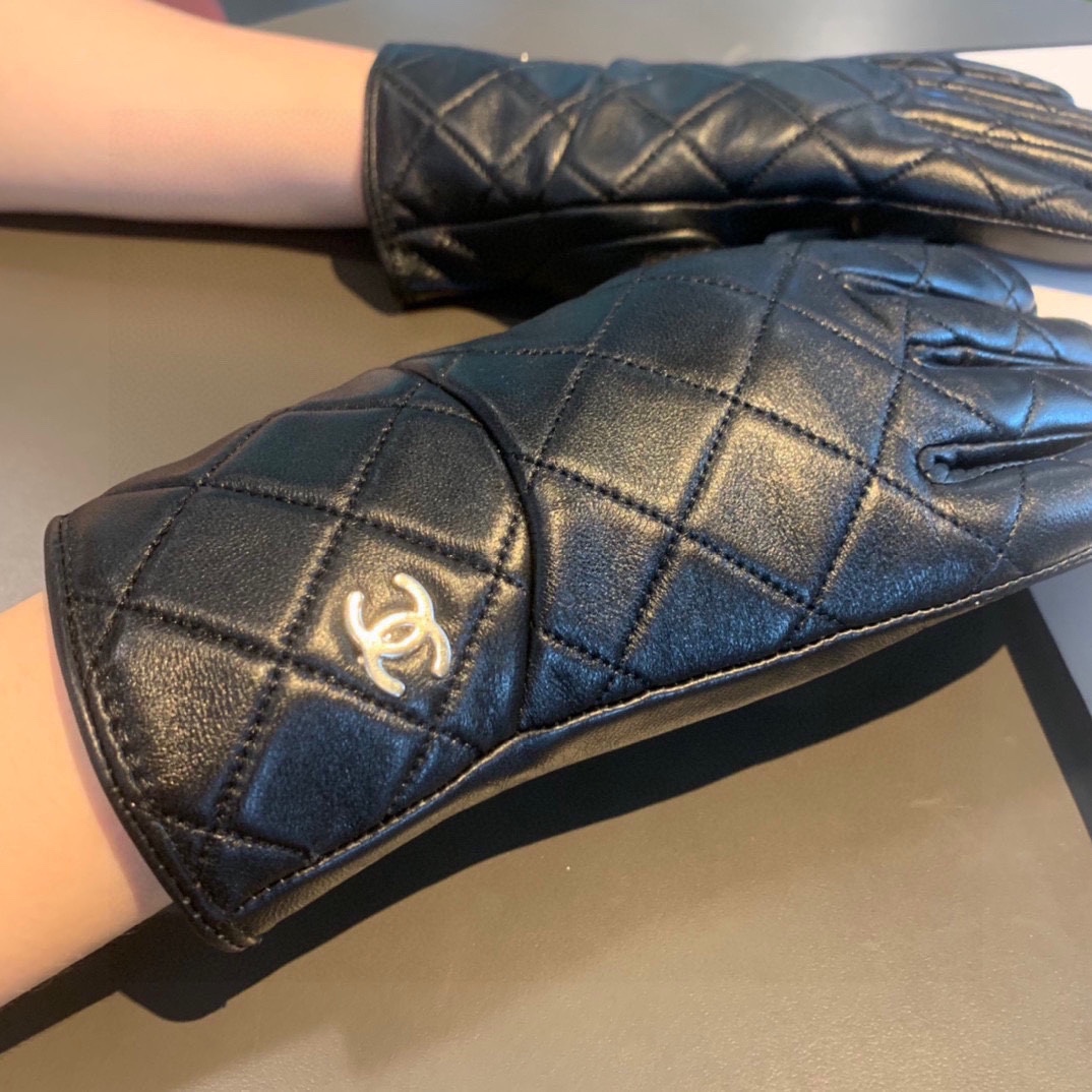 TOP CHANEL Quilted Sheepskin Gloves - Black