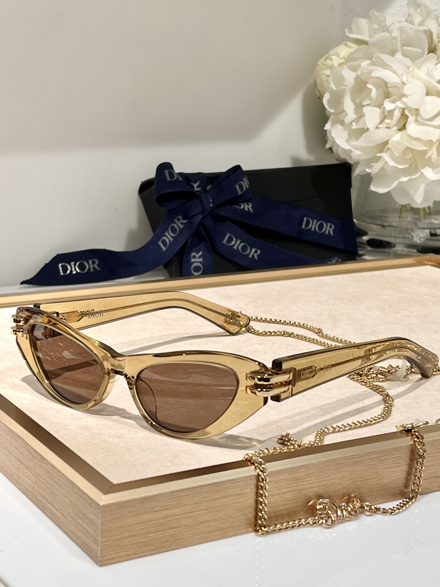 TOP Christian Dior Chain Sunglasses - 6 Colors